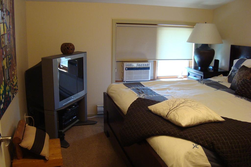 Ypc Fitness & Accomodations Invermere Ngoại thất bức ảnh