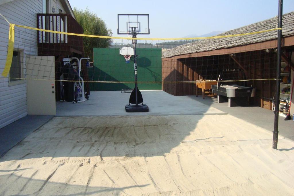 Ypc Fitness & Accomodations Invermere Ngoại thất bức ảnh