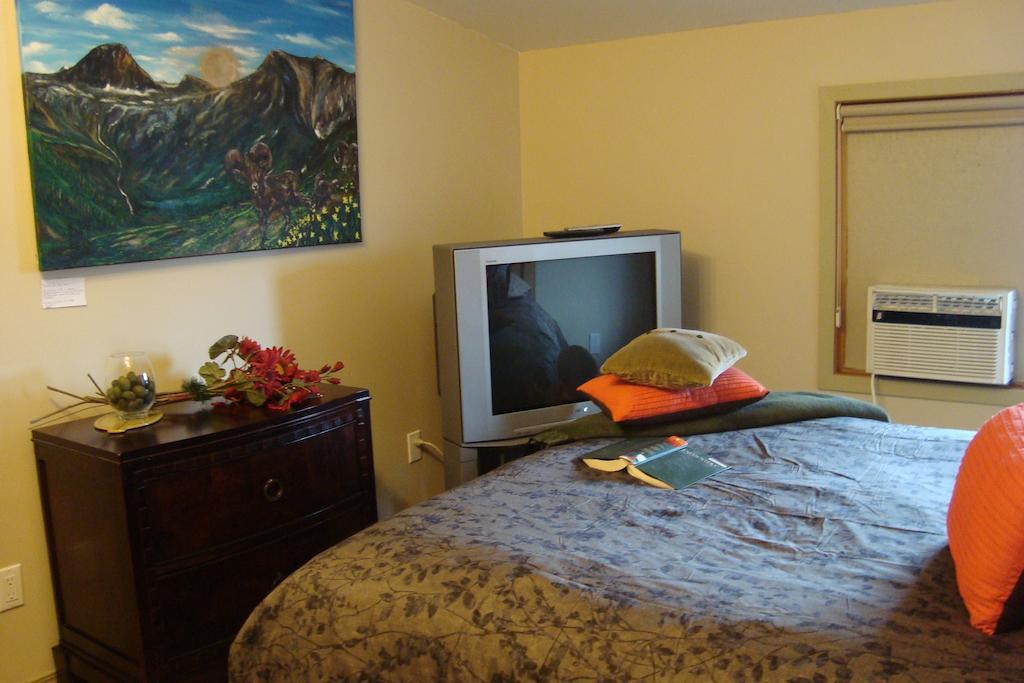 Ypc Fitness & Accomodations Invermere Phòng bức ảnh
